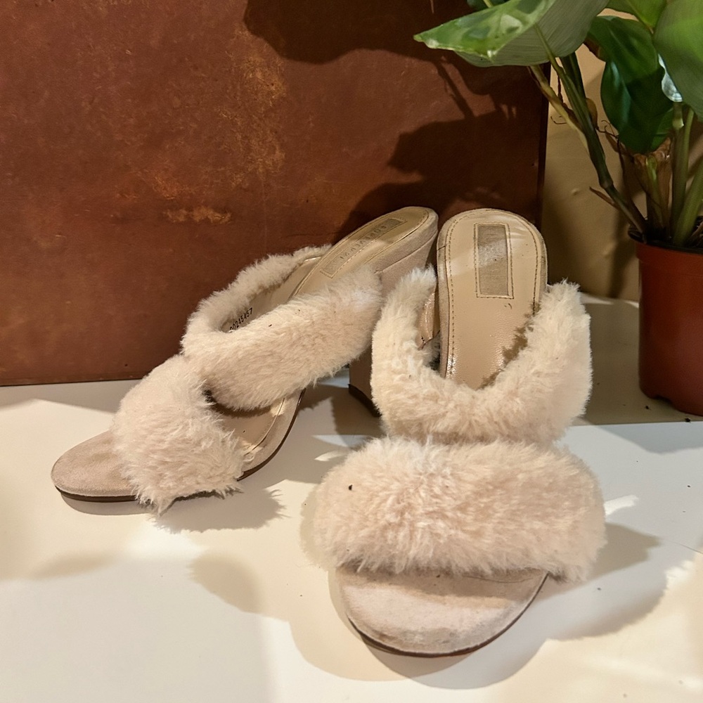 🕊️ Fluffy Heeled Sandals